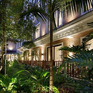 Hotel Thrive, A Tropical Courtyard
